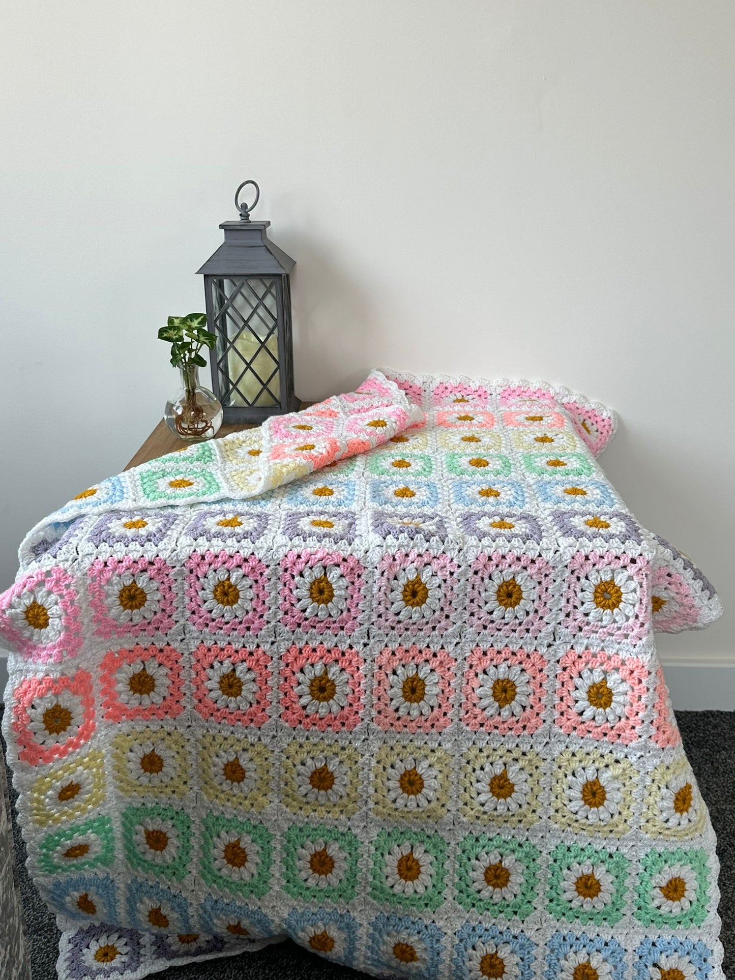 Large daisy square blanket