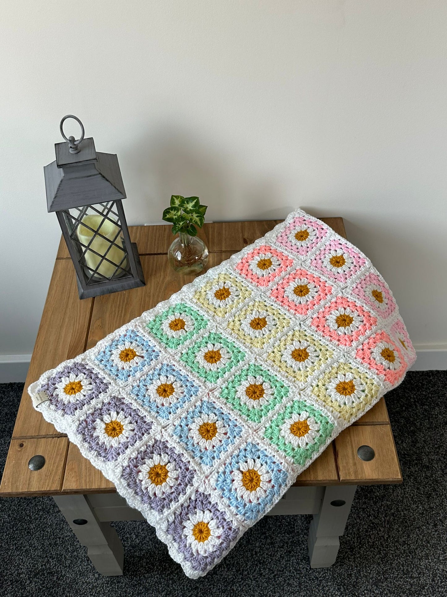 Large daisy square blanket